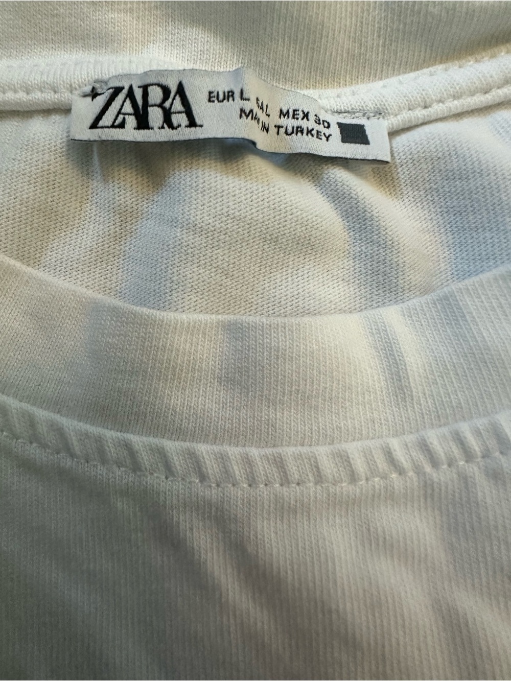 Zara White Short-Sleeve Tee with Painted Portrait and Green Accents - Picture 2 of 2